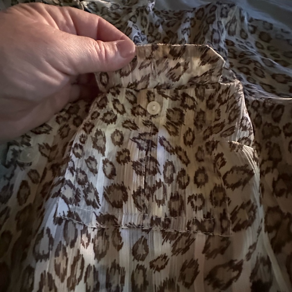 Lucky Brand size medium chic and elevated Leopard Print Button-Up Blouse! NWOT - Picture 8 of 10